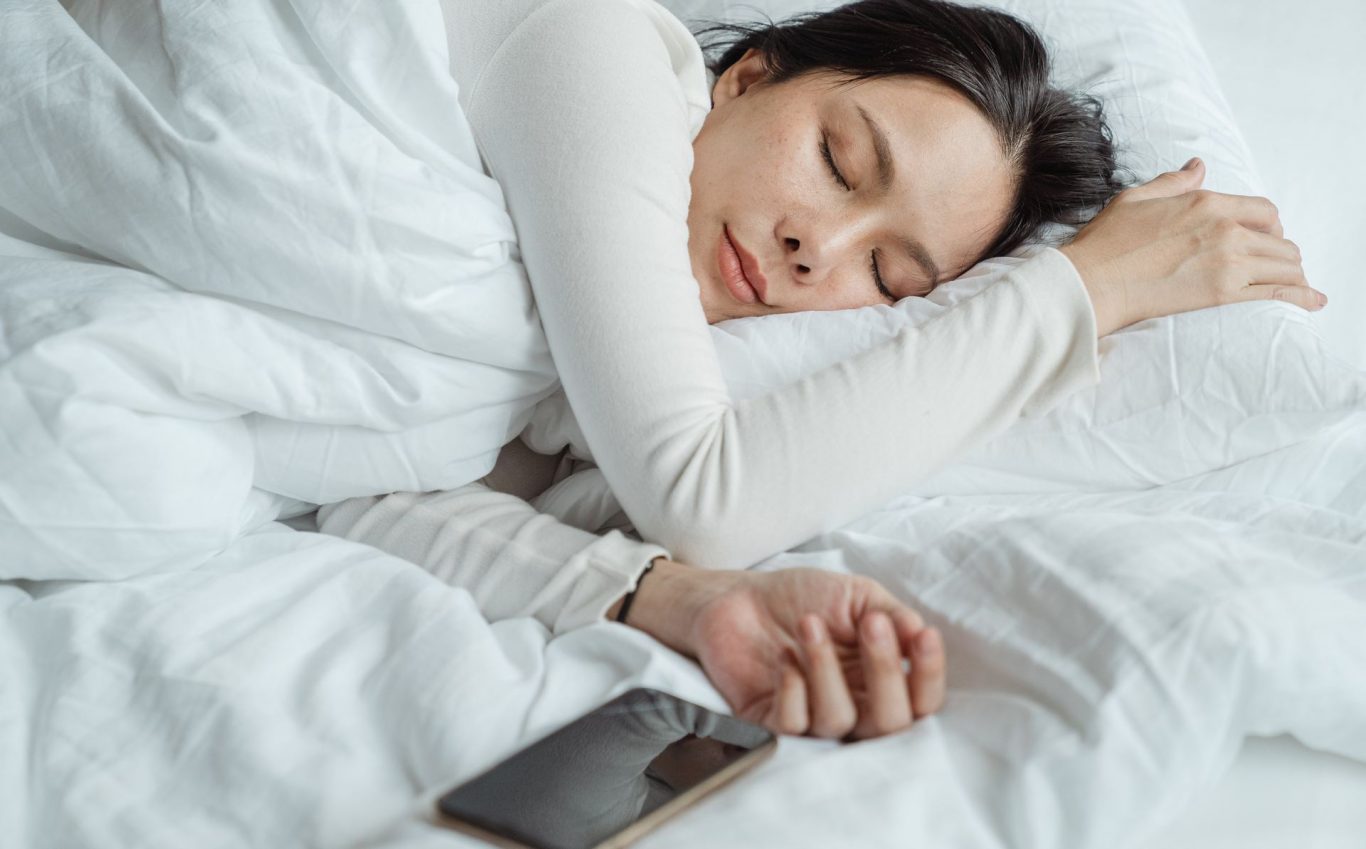The Potential Harm of Sleeping with Your Cell Phone By Your Pillow