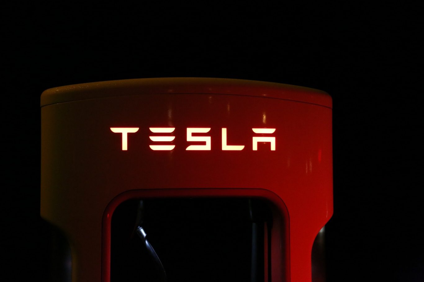Tesla Introduces Charge on Solar Feature for its Electric Vehicles in North America