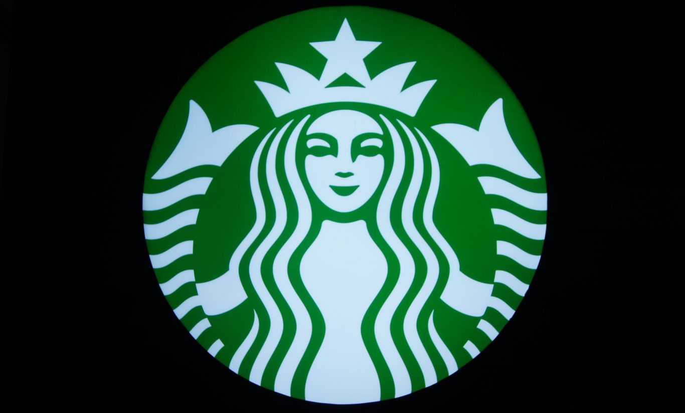 Starbucks China Collaborates with Disney to Launch Alice in Wonderland-themed Drinks and Merchandise