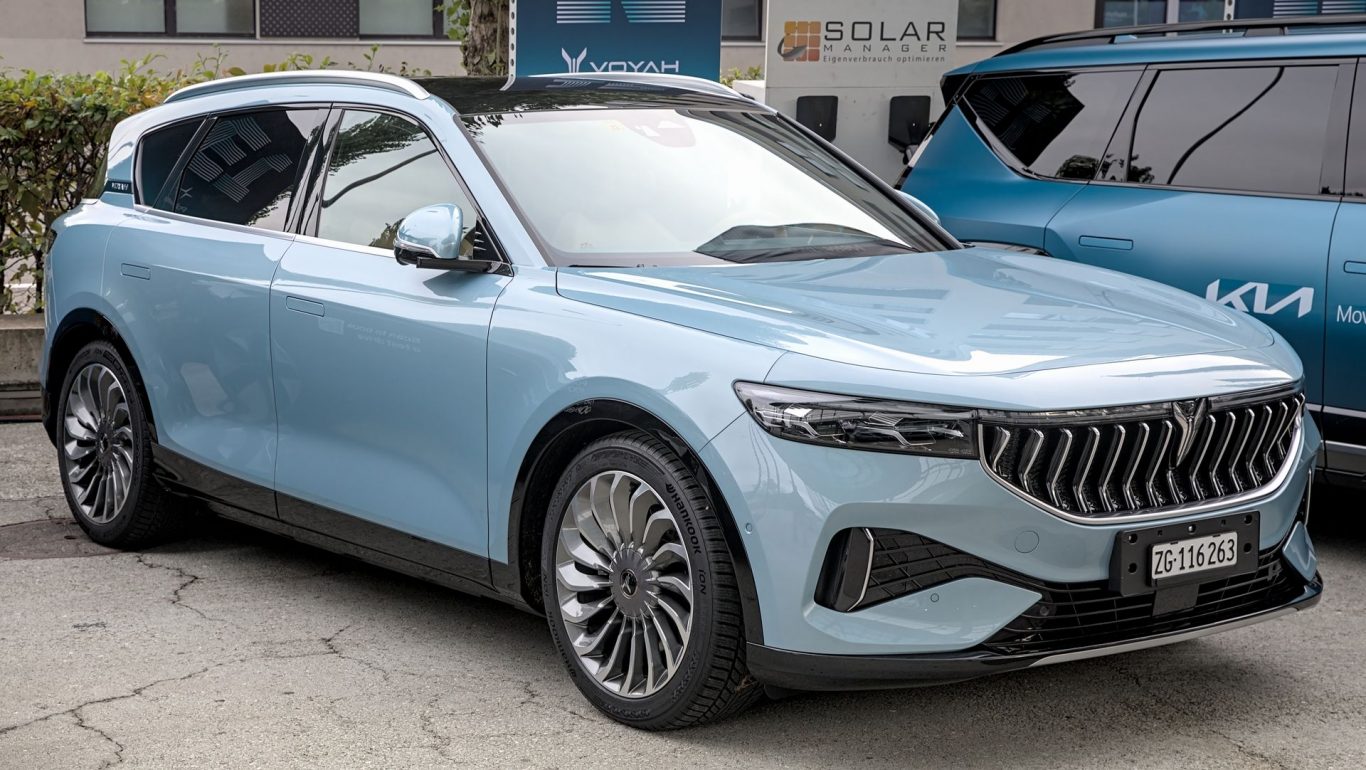Dongfeng's Luxury EV Brand Voyah Debuts in Italy, Explores Domestic Production