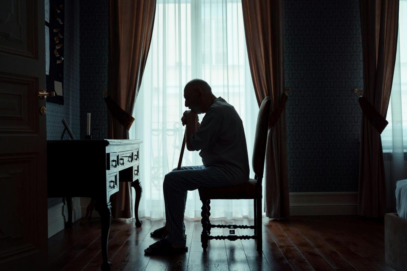 Study Reveals Link Between Loneliness and Dementia Risk