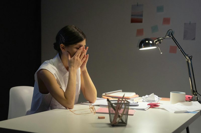 Long Working Hours May Reshape the Brain, Affecting Mental Health and Cognition