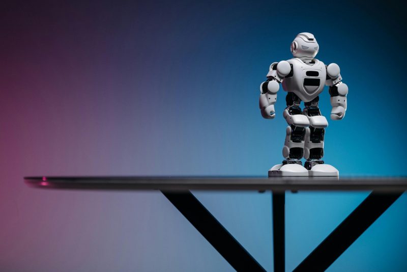 World's Smallest Self-Powered Biped Robot “Zippy” Sets Speed Record