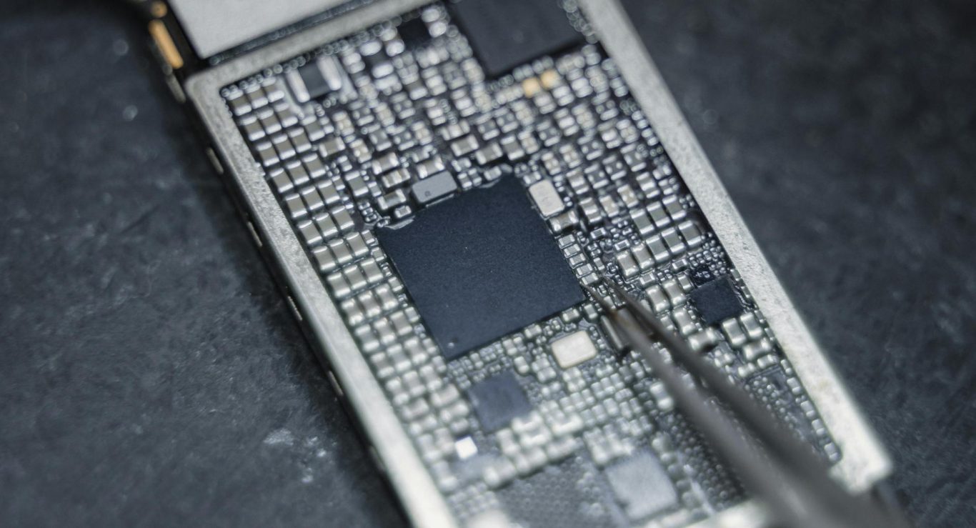 Breakthrough Transistor Design Using InGaOx Material Paves Way Beyond Silicon Limits