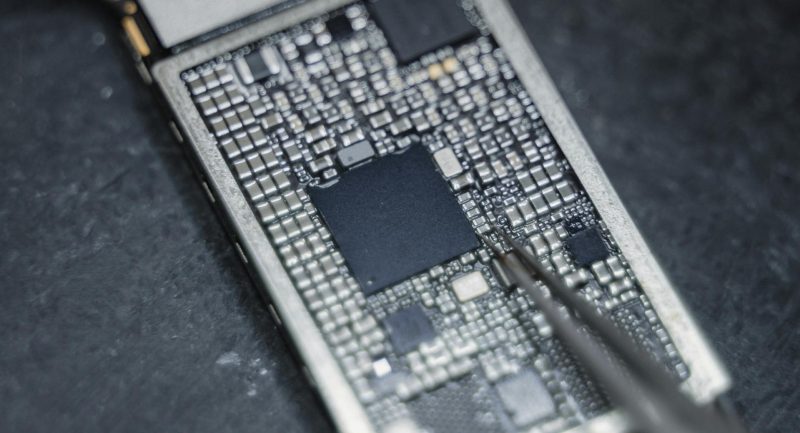 Breakthrough Transistor Design Using InGaOx Material Paves Way Beyond Silicon Limits