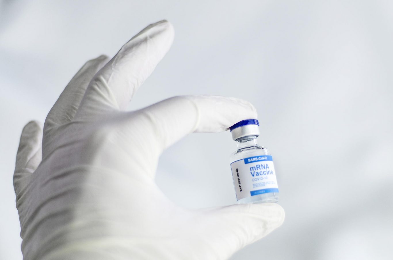 U.S. Halt of mRNA Contracts Raises Concerns Over Biotech Leadership